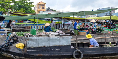 Cai Rang, Vietnam - November 25, 2019: The boat of the floating markets on the Mecong riverのeditorial素材