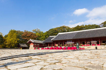 1 November 2014, Seoul, South Korea: Jerye ceremony held twice per year in Jongmyo Shrine to worship the Confucian tablets of the 19 emperors Enshrined here. Jongmyo is a UNESCO world heritage site.のeditorial素材