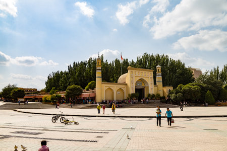 Aug 2017, Kashgar, Xinjiang, China: view of the Id Kah Mosque, the most famous attractions in Kashgar Ancient Town. Built in 1442, it is the largest mosque in Chinaのeditorial素材
