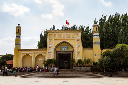 Aug 2017, Kashgar, Xinjiang, China: view of the Id Kah Mosque, the most famous attractions in Kashgar Ancient Town. Built in 1442, it is the largest mosque in Chinaのeditorial素材