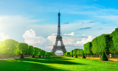 Eiffel Tower on parisian Champs de Mars in the morning, Franceのeditorial素材
