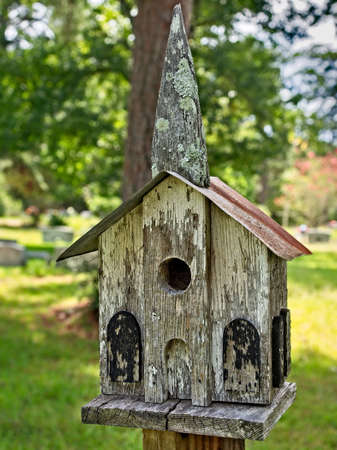 Conroe TX USA - Aug 17, 2017 -   Old Bird House in a 1800's Cemeteryのeditorial素材
