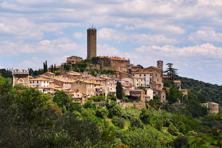 Medieval fortified gate and towers in the city of Pereta in Tuscany, Italyの写真素材
