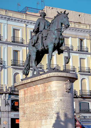 Madrid, Spain-24 February 2019: Tio Sculpture King Charles III et squareのeditorial素材