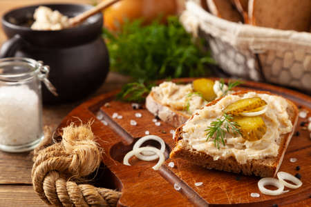 Sandwich with lard and pickled cucumber. Traditionally rendered lard with cracklings and onion. Decorated with dill.の写真素材