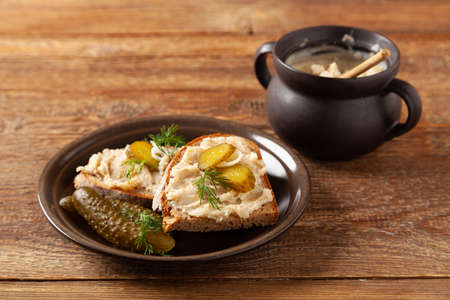 Sandwich with lard and pickled cucumber. Traditionally rendered lard with cracklings and onion. Decorated with dill.の写真素材