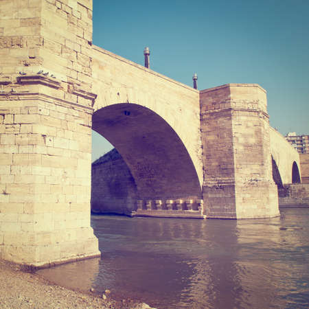 Stone Bridge over the River Ebro in Zaragoza, Spain.の写真素材