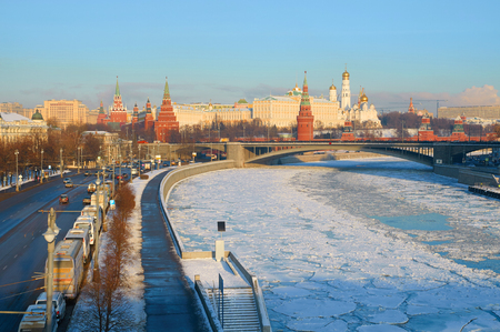 MOSCOW, RUSSIA - JANUARY 11, 2016: View of Moscow Kremlin in the winter and Bolshoy Kamenny Bridgeのeditorial素材