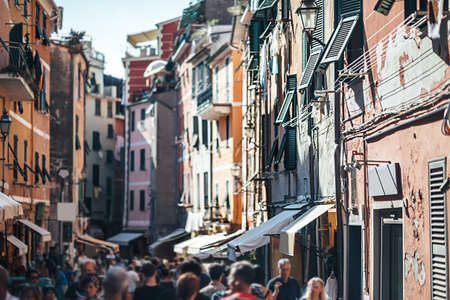 PORTOVENERE, ITALY - SEPTEMBER 3, 2016: Crowd of people on a narrow Italian streetのeditorial素材