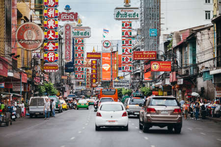 CHINATOWN, BANGKOK, THAILAND - JUNE 03 , 2015: Cars and shops on Yaowarat roadのeditorial素材