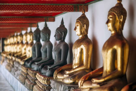 Row of golden buddha statues Bangkok, Thailandの写真素材