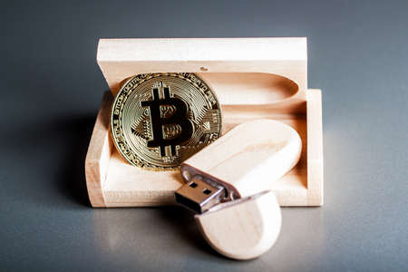 bitcoin and flash drive in wooden boxの写真素材
