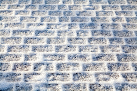 Correct geometric frost on a rectangular paving slab