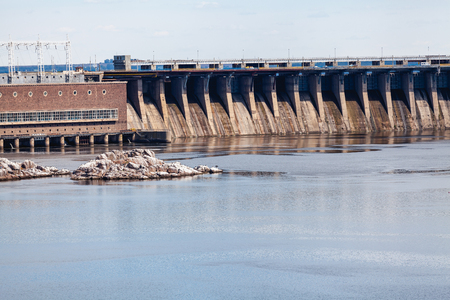 dam and hydroelectric power station covers a wide river
の写真素材