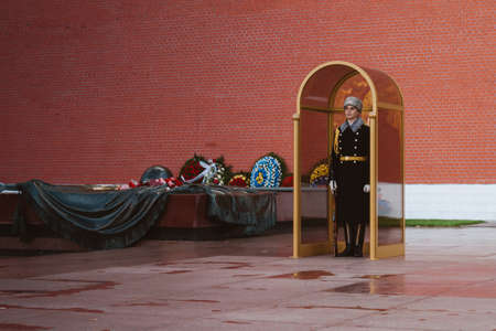 Moscow, Russia â 10.23.2010: Honor Guards at Soviet Unknown soldier Tomb Monument with Eternal flame in Alexander garden around Kremlin wall - WW2 defenders memorialのeditorial素材