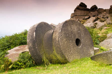 Grinding stones at stanage edg in the peak distictの写真素材