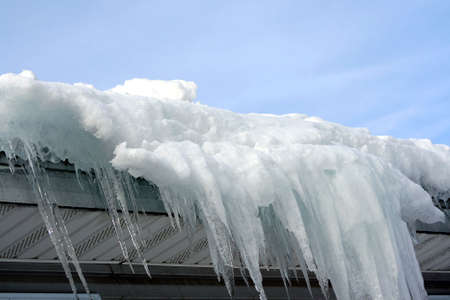 Snow and ice buildup on roofの写真素材