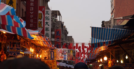 Taipe, Taiwan - Febuary 2016: Outdoor Market area for Chinese New Year shopping in Taiwanのeditorial素材