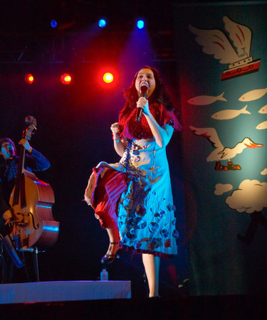 CALDAS DA RAINHA, PORTUGAL - MAY 14: Deolinda performing on stage in Caldas da Rainha day May 14, 2010 in  Caldas da Rainha , Portugalのeditorial素材