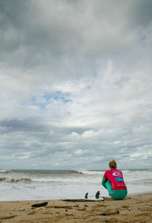 PENICHE, PORTUGAL - OCTOBER 07 : Stephanie Gilmore (AUS) in Rip Curl Pro 2010 - Women Round 3 October 7, 2010 in Peniche, Portugalのeditorial素材