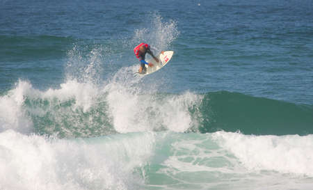 PENICHE, PORTUGAL - OCTOBER 12 : Kelly Slater (USA) in Rip Curl Pro 2010 round 3 October 12, 2010 in Peniche, Portugalのeditorial素材
