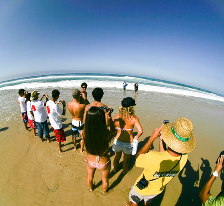 PENICHE, PORTUGAL - OCTOBER 13 : Owen Wright (AUS) in Rip Curl Pro 2010 round 4 October 13, 2010 in Peniche, Portugalのeditorial素材