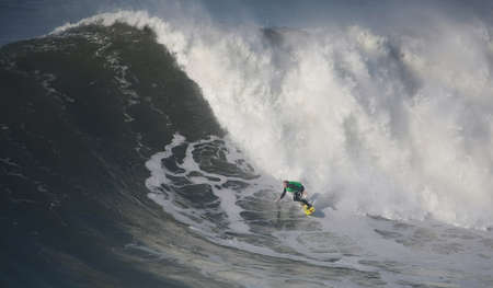 NAZARE, PORTUGAL - NOVEMBER 23 : Team Andrew Cotton/Al Mennie in North Canyon Tow In Trials Round 1 November 23, 2011 in Nazare, Portugalのeditorial素材