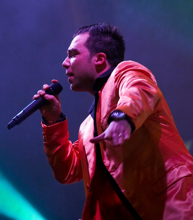 CALDAS DA RAINHA, PORTUGAL - MAY 14: performing on stage in Caldas da Rainha city holiday May 14, 2012 in Caldas da Rainha, Portugalのeditorial素材