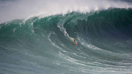 NAZARE, PORTUGAL - NOVEMBER 14 : Garret McNamara in Zon North Canyon 2012 November 14, 2012 in Nazare, Portugal のeditorial素材