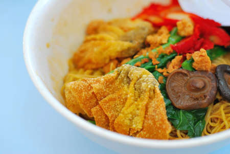 Sumptuous looking Chinese style vegetarian noodles topped with mock meat and mushrooms. Suitable for concepts such as diet and nutrition, healthy eating and healthy lifestyle, and food and beverage.の写真素材