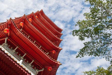 Tall Oriental Chinese pagoda against blue sky.のeditorial素材