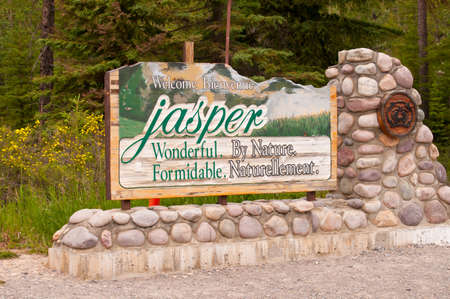 Welcome sign at entrance to Jasper National Park in Canada.のeditorial素材