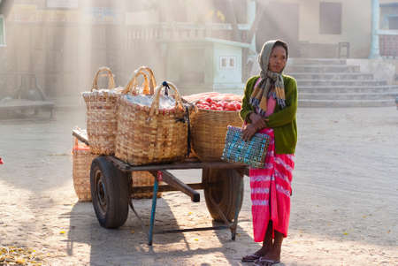 NYAUNG-U, MYANMAR-FEB 14  Locals at the Nyaung-U market on Feb 14, 2011 in  Nyaung-U, Myanmar  It is a local market where people come from all over the area to sell and buy products のeditorial素材