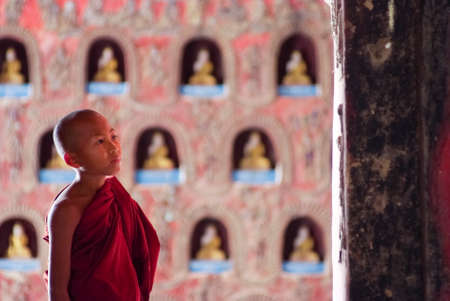 NYAUNG SHWE, MYANMAR â FEB 16  Novice at Shwe Yan Phe Monastery on Feb 16, 2011 in Nyaung Shwe, Myanmar  It is compulsory that boys between 8-20 years old have to enter the Buddhist Order for a week or more as a novice のeditorial素材