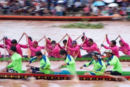 PICHIT, THAILAND - SEPT 04: Boat racing on 4 Sep 2010 in Pichit, Thailand. The festival is annually held after rainy season.のeditorial素材