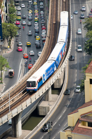 BANGKOK - NOV 23: BTS skytrain runs through Sathorn business center on Nov 23, 2014.   Routes cover much of the central city and its many commercial, residential and tourist areasのeditorial素材