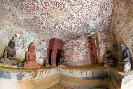 Buddha statues in Pho Win Taung Caves in Monywa, Mandalayのeditorial素材