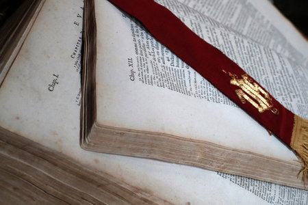 Old bible in French, 1669. New Testament.