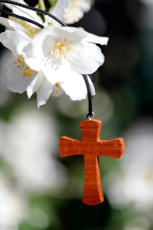 Christian cross with white flowers.の写真素材