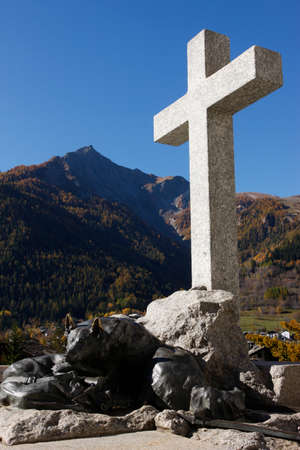 Cross and statue of mountain guide dog. Italy.の写真素材