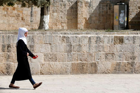 Muslim girl outside the Dome of the Rock. Israel.のeditorial素材