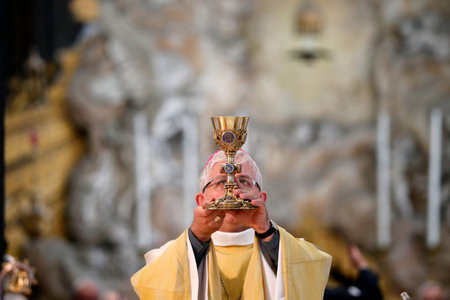 Amiens cathedral. Eucharistic celebration. Elevation of the host. France.