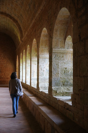 Le Thoronet, cistercian abbey Le Thoronet, 12th century cistercian abbey in Provence. The cloisters. France.のeditorial素材