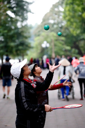 Tai Chi Bailong Ball session along the banks of Hoan Kiem lake. Ha Noi. Vietnam.のeditorial素材