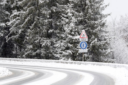 Mountain road in winter. Road signs. Saint Gervais. France.のeditorial素材