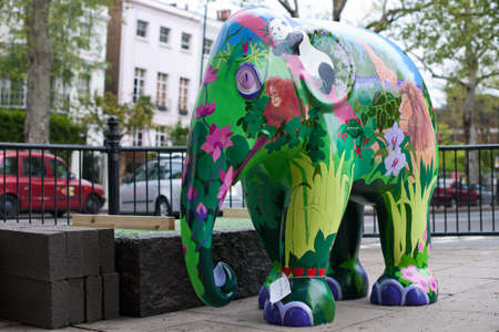 One of the 260 baby asian elephant statues, comprising the Elephant Parade, that can be found around central London, England, between 3rd May 2010 and the end of June, when they will be auctioned to raise money toward the conservation of Asian elephants aのeditorial素材