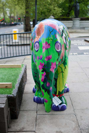 One of the 260 baby asian elephant statues, comprising the Elephant Parade, that can be found around central London, England, between 3rd May 2010 and the end of June, when they will be auctioned to raise money toward the conservation of Asian elephants aのeditorial素材