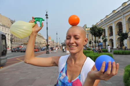 St. Petersburg, Russia - August 7, 2010: Flashmob in the city center in summer on Nevsky Prospekt "People and Balls" held by the organization of jugglers. Everyone took partのeditorial素材