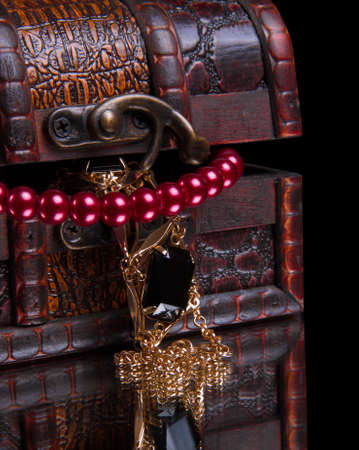 old treasure chest with jewelryの写真素材