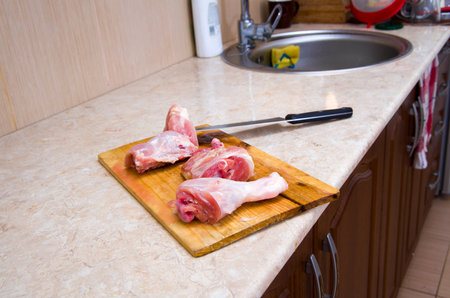 raw chicken pieces in kitchenの写真素材